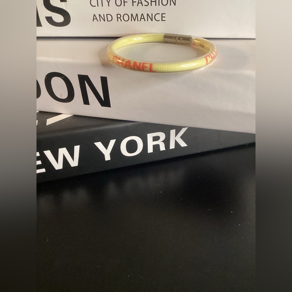 CHANEL Bracelet Tube Bangle (yellow) - Picture 6 of 7